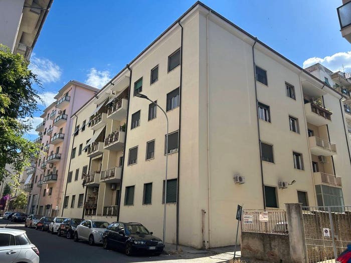 Appartamento quadrilocale in vendita in Via Domenico Frugiuele, Centro, Cosenza