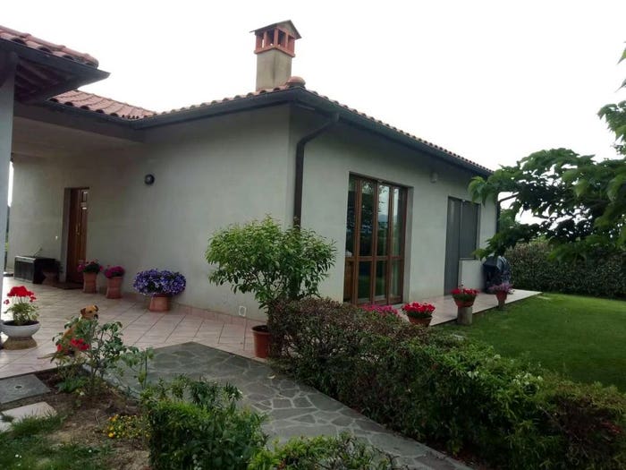 Casa con 6 locali in vendita in Bucine
