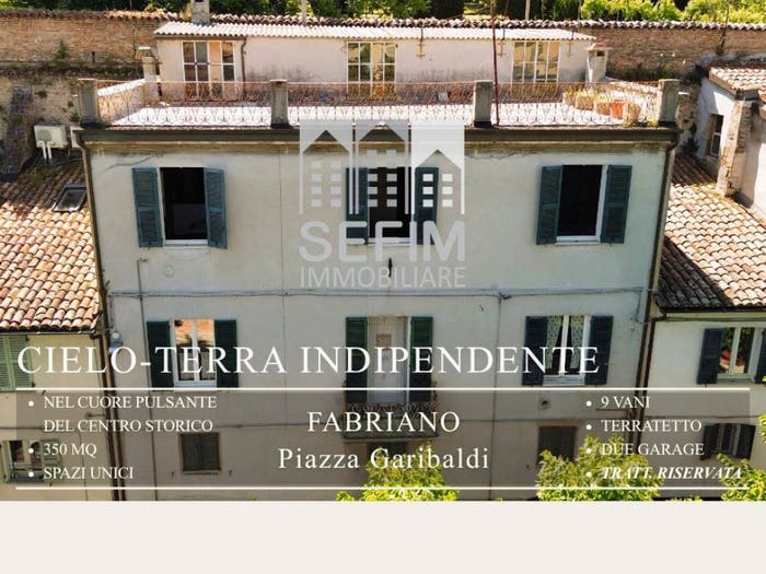 Casa con 6 locali in vendita in Piazza Giuseppe Garibaldi, Centro, Fabriano