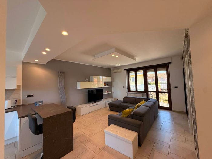 Casa con 5 locali in vendita in Via Vigone, Centro, None