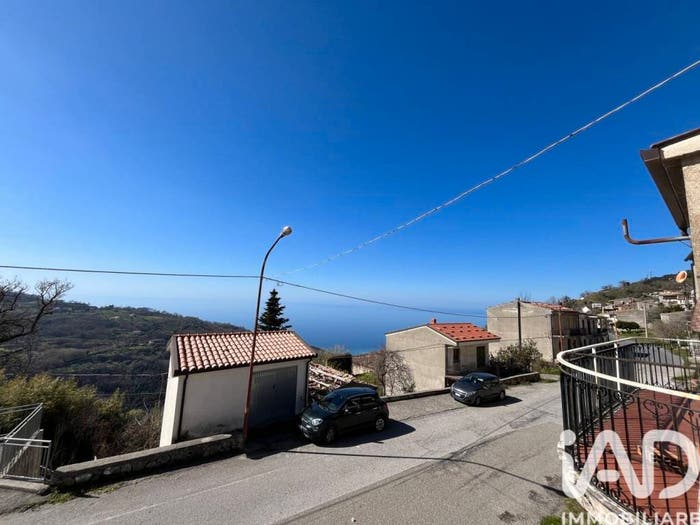 Casa con 6 locali in vendita in Frazione Luisi, San Biase, Fiumefreddo Bruzio