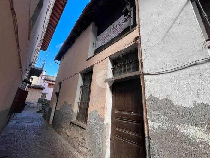 Casa con 6 locali in vendita in Via quattro novembre, Villeneuve