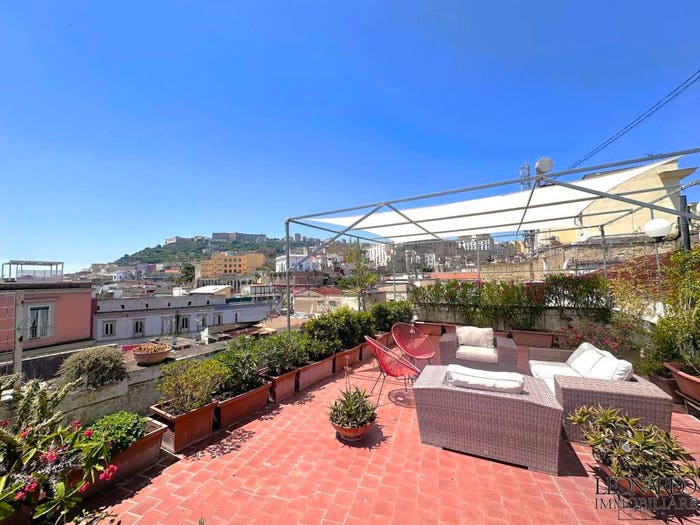 Appartamento con 6 locali in vendita in Via Enrico Pessina, Museo, Napoli