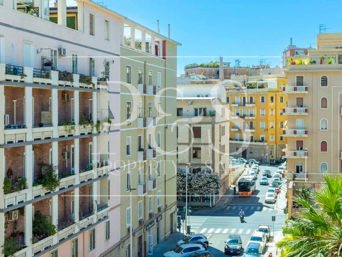 Appartamento con 6 locali in vendita in Via Logudoro, Sonnino, Cagliari