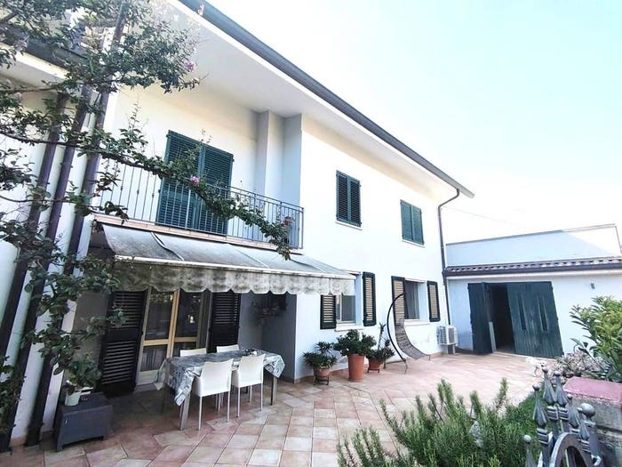 Casa con 5 locali in vendita in via Pioppa, Centro, Finale Emilia