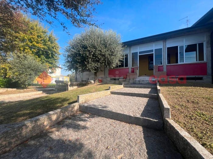 Casa con 6 locali in vendita in via giovanni paolo I, Centro, Bovolone