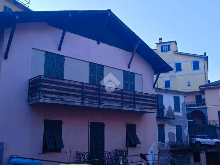 Appartamento con 5 locali in vendita in Piazza Giuseppe Mazzini, Centro, Borzonasca