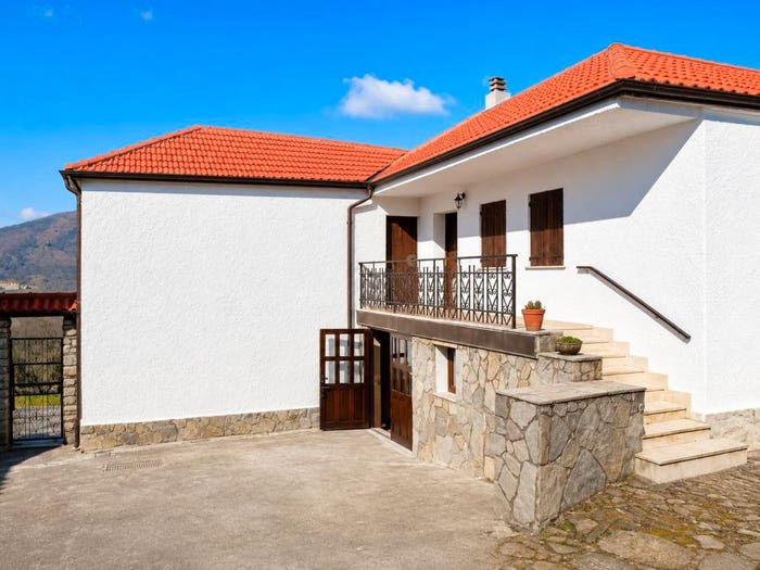 Casa con 5 locali in vendita in Piana Crixia