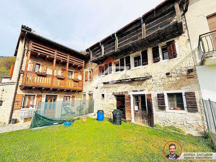 Casa con 6 locali in vendita in via loggia, Centro, Miane