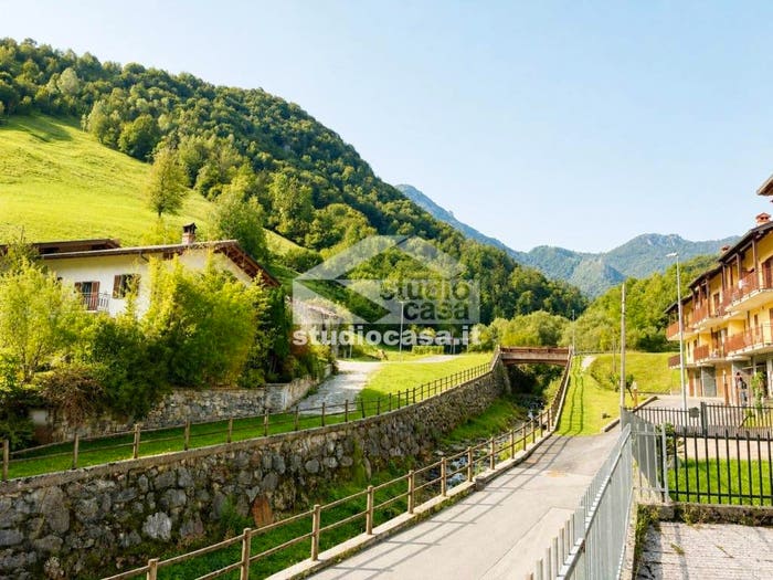 Casa con 5 locali in vendita in Gorno