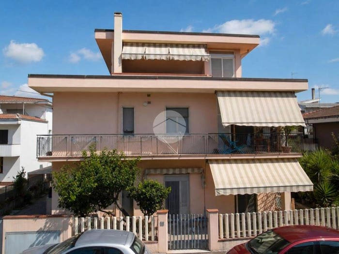 Appartamento trilocale in vendita in Via Nicolò Paganini, Borgo Santa Maria Immacolata, Pineto