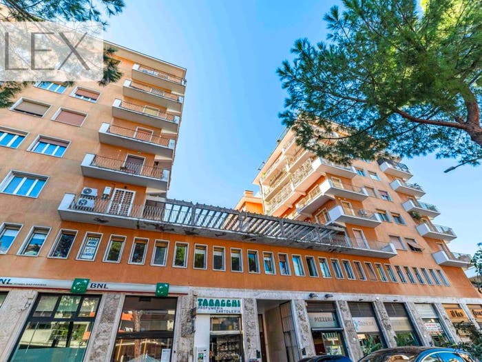 Appartamento trilocale in vendita in Piazzale delle Medaglie d'Oro, Medaglie d'Oro, Roma