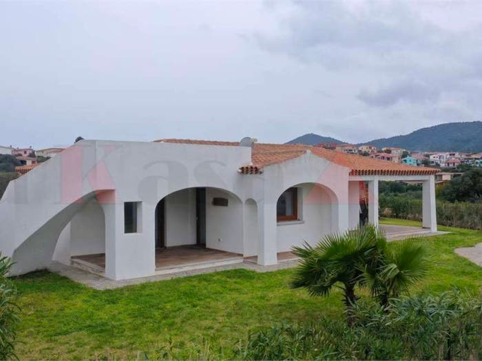 Casa con 6 locali in vendita in Via Enea, Budoni