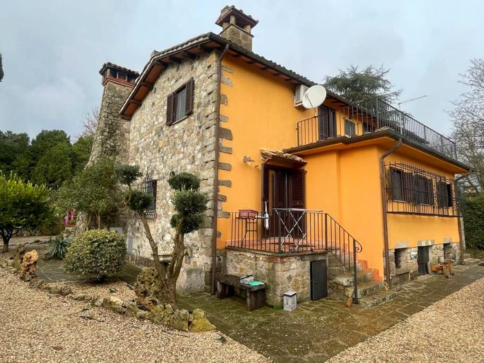Casa con 6 locali in vendita in Via Anguillara, Manziana