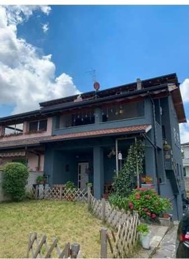 Appartamento quadrilocale in vendita in Via Ruggero Leoncavallo, Canegrate