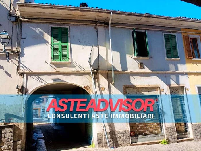 Appartamento con 6 locali in vendita in Via Cesare Cunietti, Centro, Valenza