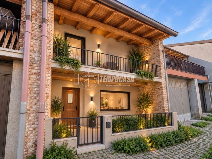 Casa bilocale in vendita in Via Volta, Albiolo