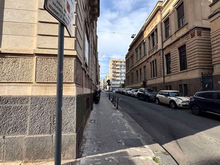 Appartamento con 6 locali in vendita in XX Settembre Tribunale, Catania