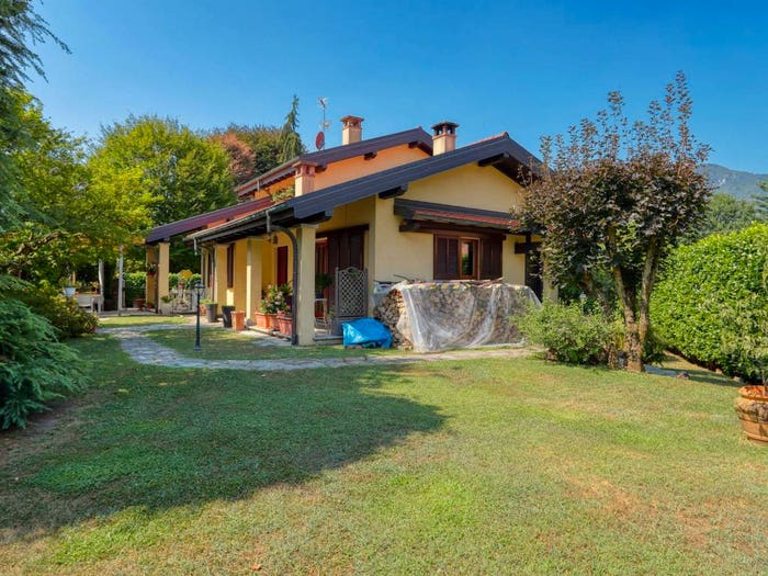 Casa con 5 locali in vendita in Via Luigi Pirandello, Besano