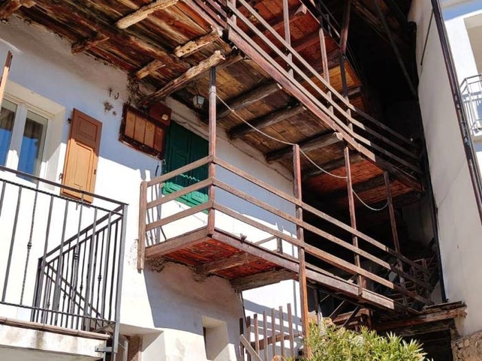 Casa con 6 locali in vendita in Frazione Savignano, Savignano, Pomarolo