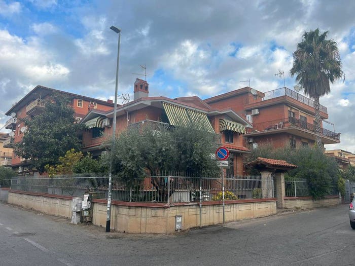 Appartamento quadrilocale in vendita in Via Lercara Friddi, Borghesiana, Roma