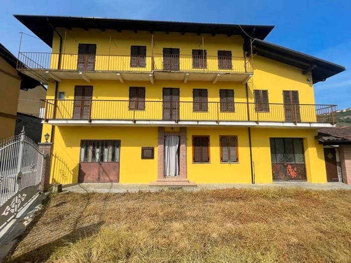 Casa con 6 locali in vendita in Canale