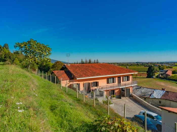 Casa con 6 locali in vendita in Via Monte Pelvo, Centro, Caraglio