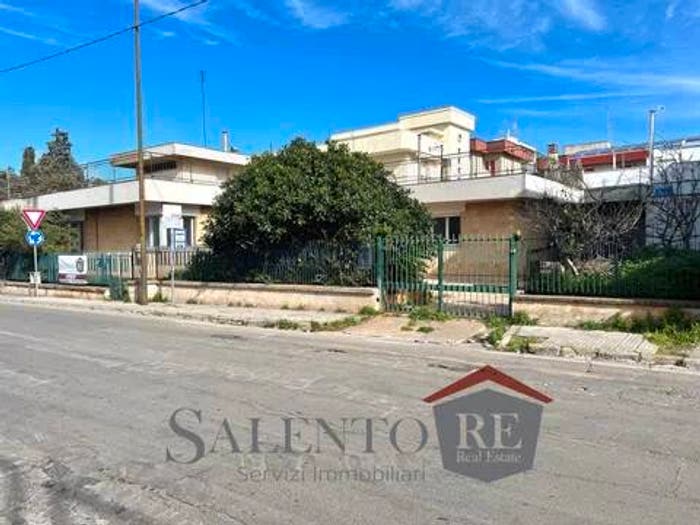 Casa con 6 locali in vendita in Via Matino, Casarano
