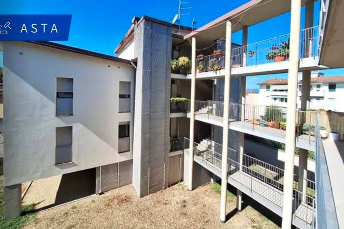Casa con 6 locali in vendita in Via Pistoiese, Brozzi, Firenze