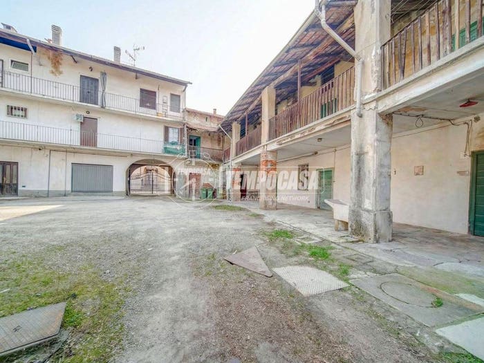 Appartamento con 5 locali in vendita in Via Antonio Rosmini, Fagnano Olona