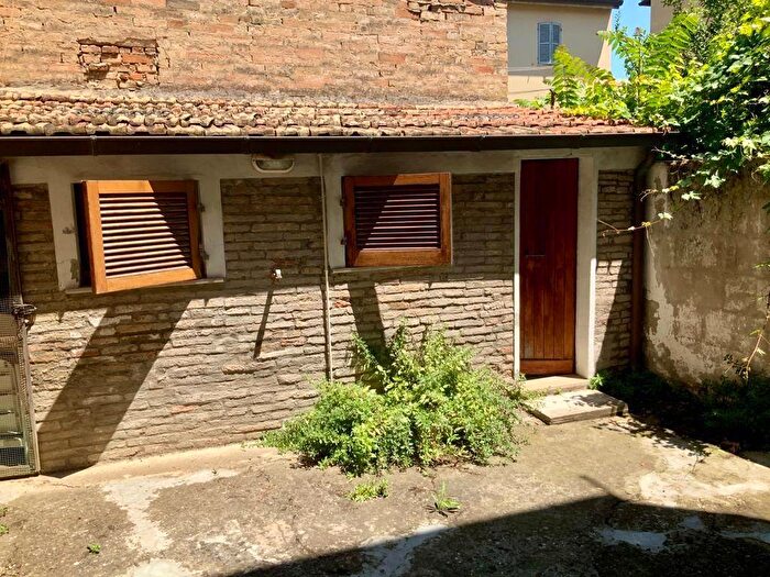 Appartamento quadrilocale in vendita in Via del Governatore, Ospedale, Pesaro