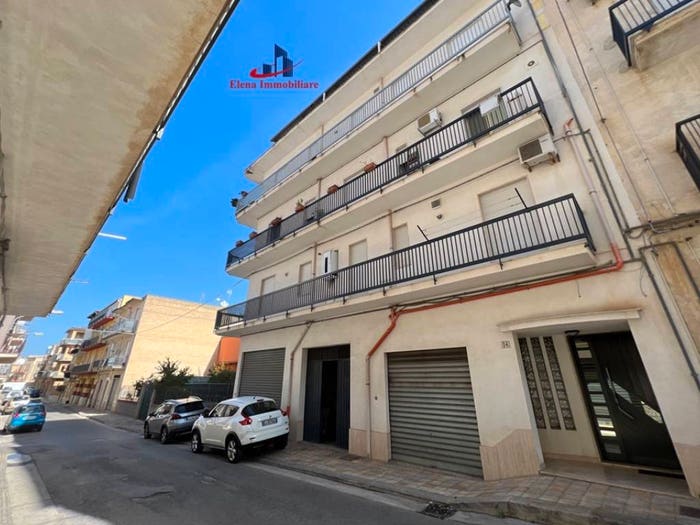Appartamento con 6 locali in vendita in Via Caporale Stefano Garrisi, Semicentro, Alcamo