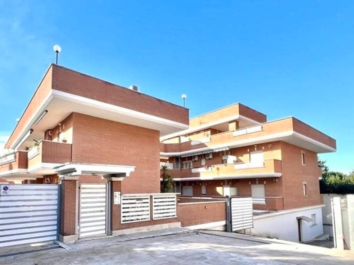 Appartamento trilocale in vendita in Via Piero Maroncelli, Santa Maria delle Mole, Marino