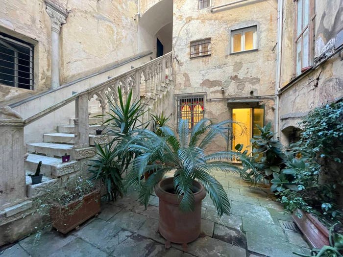 Appartamento quadrilocale in vendita in Vico delle Mele, Caricamento, Genova