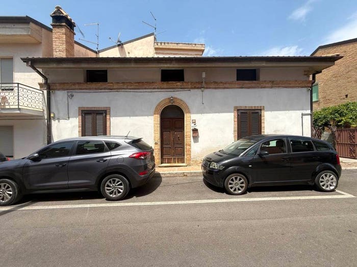 Casa con 6 locali in vendita in Via Giuseppe Mazzini, Centro, Cappelle sul Tavo