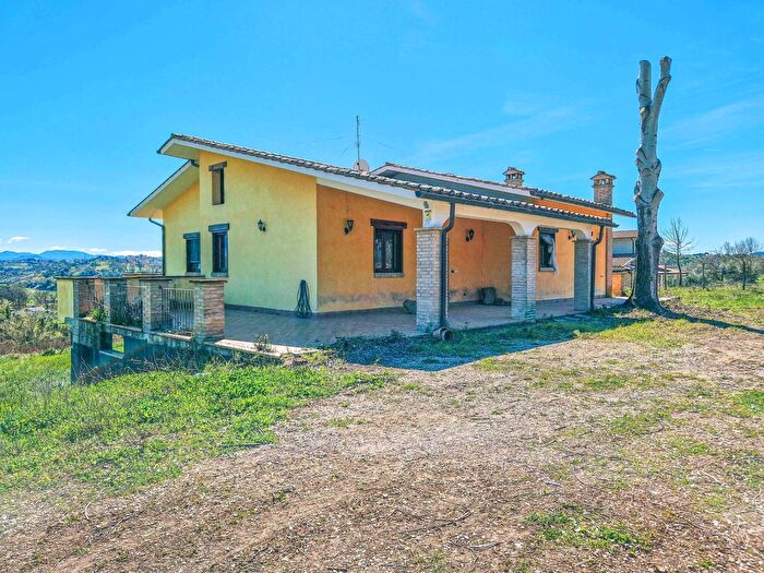 Casa quadrilocale in vendita in Via Palica Tiburzi, Tarano