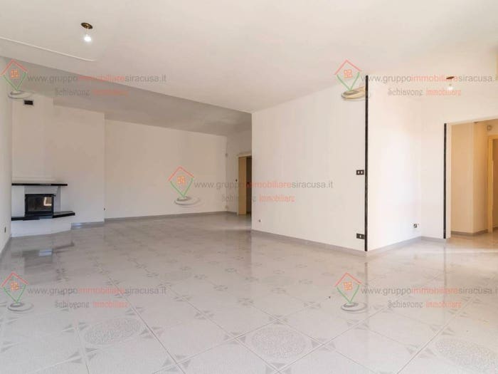 Casa con 5 locali in vendita in via napoli, Floridia