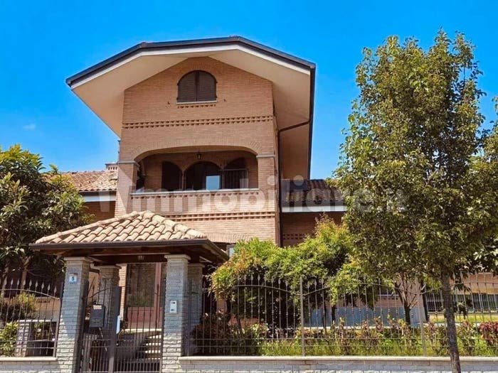 Casa con 5 locali in vendita in No No Number, Centro, Pianezza