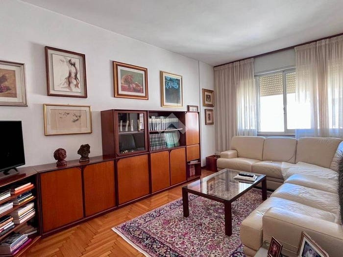 Appartamento trilocale in vendita in Via CB Cavour, Centro, Montebelluna