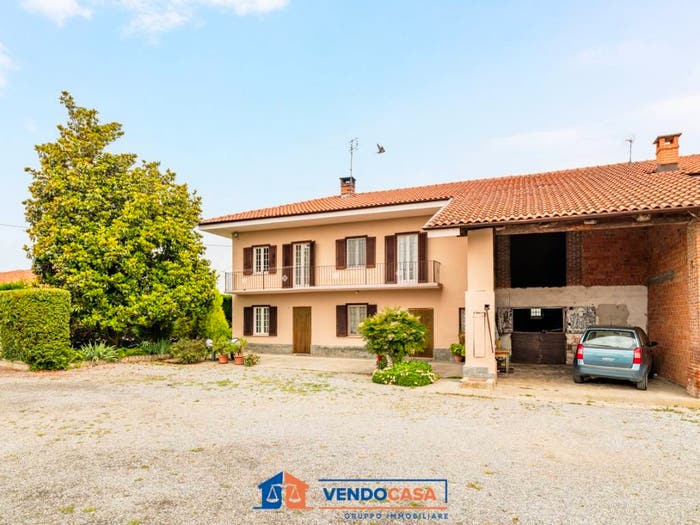 Casa con 6 locali in vendita in Via La Prata, Villafalletto