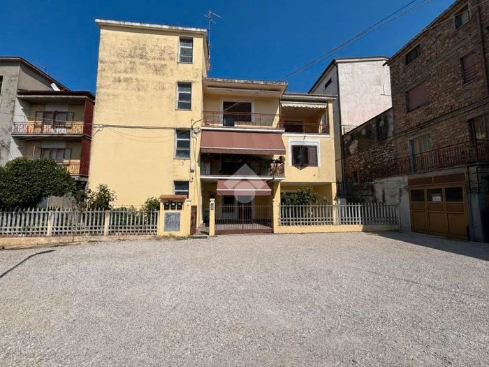 Appartamento con 5 locali in vendita in Via Cesare Battisti, Centro, Notaresco