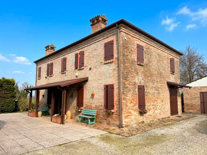 Casa con 6 locali in vendita in Ostellato