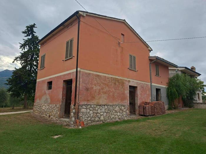 Casa trilocale in vendita in Via San Rocco, Colledara