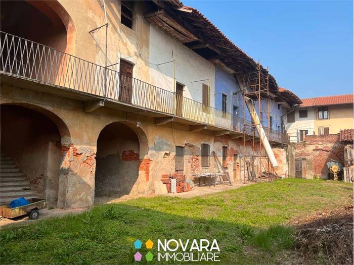 Casa con 6 locali in vendita in Via Vittorio Emanuele, Barengo