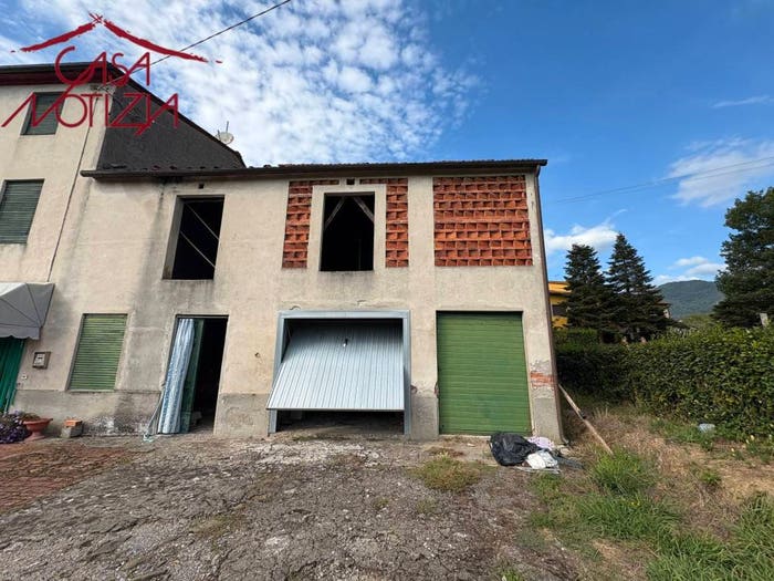 Appartamento con 6 locali in vendita in Via del Giardinetto, Marlia, Capannori