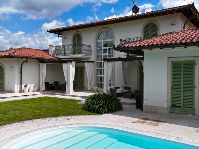 Casa con 6 locali in vendita in Via Firenze, Vittoria Apuana, Forte dei Marmi
