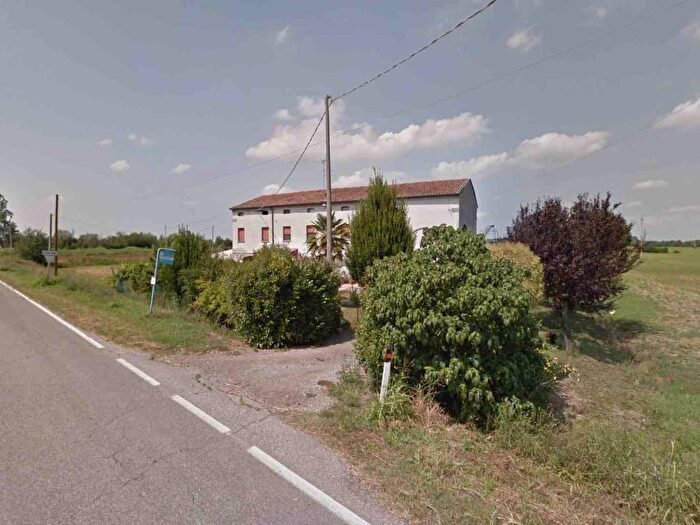 Casa con 6 locali in vendita in San Benedetto Po