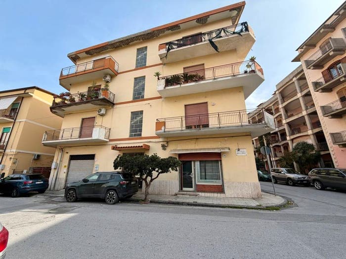 Appartamento con 5 locali in vendita in Via Generale Angelo Cambria, Centro, Barcellona Pozzo di Gotto