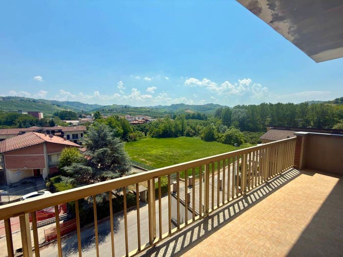 Appartamento quadrilocale in vendita in Via Settembre, Borgonovo, Neive