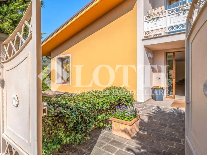 Casa con 6 locali in vendita in Via dei Girasoli, Calcinaia